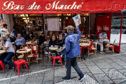 The last Newspaper Hawker in Paris to receive Order of Merit from President Macron