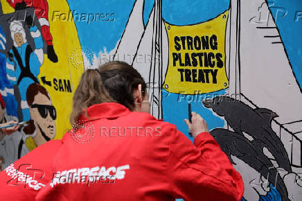 Greenpeace paints mural outside South Korea Embassy
