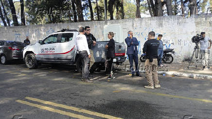Movimentação no local da reconstituição do caso Cupertino em SP