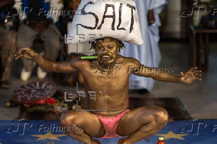 Cameroonian artist Zora Snake performs in Dakar