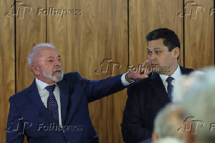 Lula assina MP com R$ 30 bi para setores atingidos pelo tarifaço