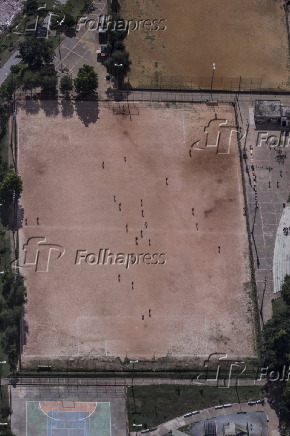 Campo de futebol visto de drone