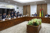 Sánchez llega a Mauritania para una cumbre que reforzará la cooperación migratoria