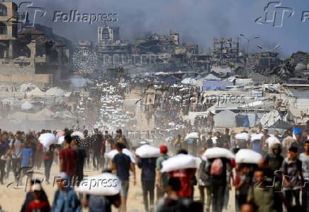 Palestinians gather to receive aid supplies amid a hunger crisis, in Beit Lahia