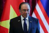 The Prime Minister of Vietnam meets his Malaysian counterpart during his visit to Malaysia