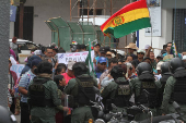 Ente electoral de Bolivia definirá a habilitados a elecciones, mientras bloqueos persisten