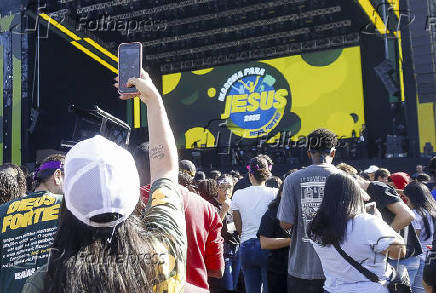 Fiéis se preparam para a Marcha para Jesus que terá uma caminhada da estação Luz do Metrô