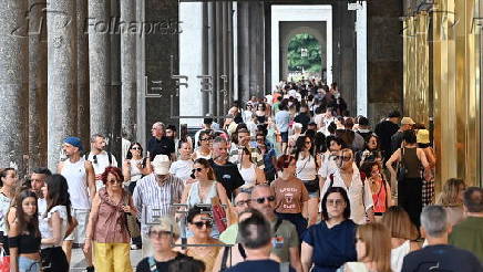 Summer sales begin in Turin