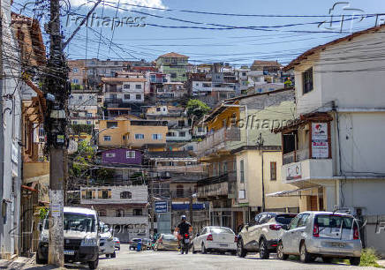 Vista de área com habitações em encosta em Teresópolis, no Rio