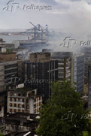 Incêndio atinge prédios no Centro Histórico de Salvador