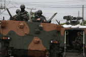 Soldados do Exército durante operação na Vila Aliança