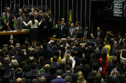 Rodrigo Maia, discursa para seus colegas antes de declarar placar da votação da reforma