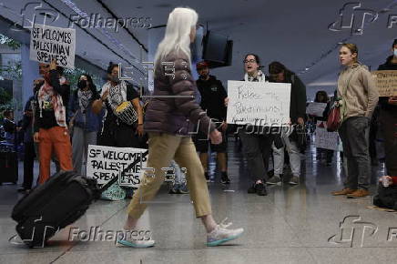 Protest erupts after US detains Palestinian visitors at San Francisco Airport