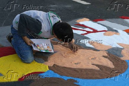 77º montagem do tradicional tapete de Corpus Christi em Matão