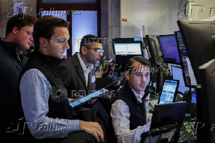 Traders work on the floorat the New York Stock Exchange (NYSE) in New York City