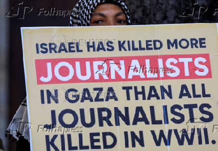 Cape Town activists hold vigil in solidarity with journalists in Gaza