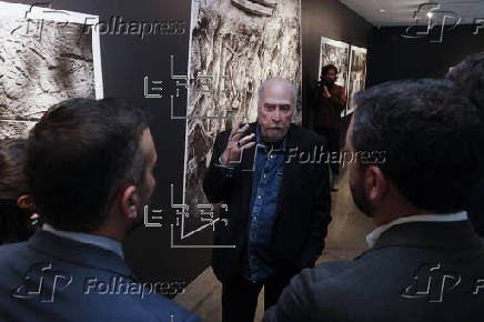 España y Colombia cruzan miradas sobre sus fosas comunes en una exposición en Bogotá