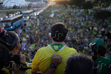 Bolsonaro rallies for amnesty bill three days after hospital discharge