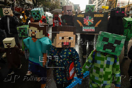 El 'Día del Orgullo Friki' se fortalece en Bolivia con un desfile cientos de fanáticos