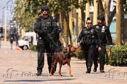 Cop shot near Santa Monica Place mall, California