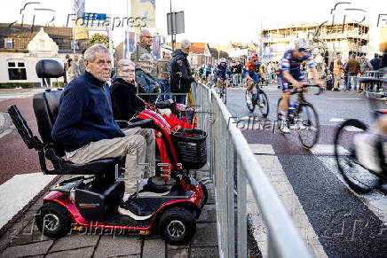 Riders attend the Daags na de Tour