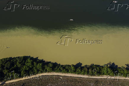 Encontro das águas poluídas pelo garimpo do rio Fresco com o rio Xingu