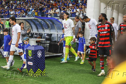 CRUZEIRO X FLAMENGO CAMPEONATO BRASILEIRO A MINEIRÃO