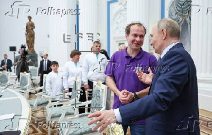 Russian president holds meeting of Russia-Land of Opportunity supervisory board