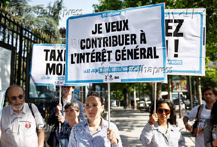 Attac, Oxfam France and 350.org gather to defend the so-called