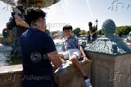 Hot summer temperatures hit Paris