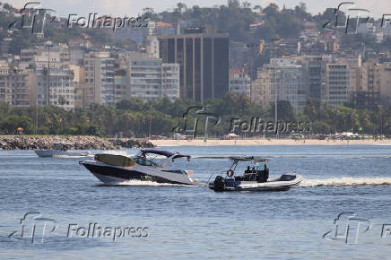 Fiscalização de embarcações no Rio de Janeiro.