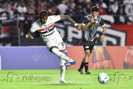 Copa Libertadores - Group Stage - Sao Paulo v Libertad