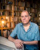 O poeta Paulo Henriques Britto