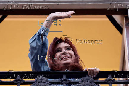 Cristina Fernández saluda a sus seguidores tras la condena a quienes intentaron matarla
