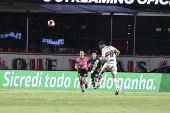 Partida entre são paulo e ponte preta pelo campeonato paulista