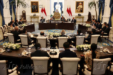 Indonesian President Prabowo Subianto speaks during meeting with Bill Gates and Indonesian authorities at the Merdeka Palace in Jakarta