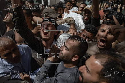 Over 25 killed in Israeli airstrike on restaurant, market in Gaza