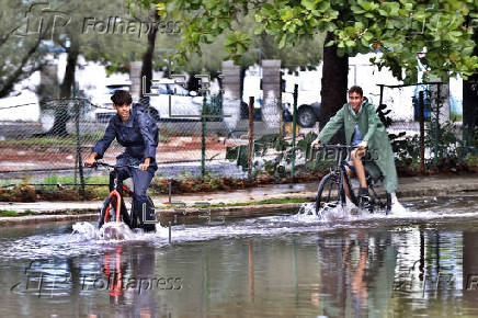Fuertes lluvias afectan calles en La Habana