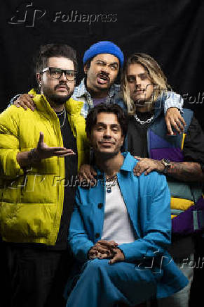 Pe Lanza, Koba, Thomas e, sentado, Pe Lu, integrantes da banda Restart