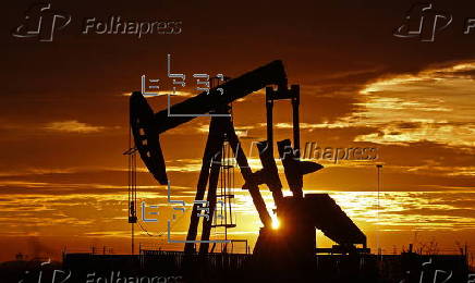 El petróleo de Texas cae un 6,6 % lastrado por aumento en producción de OPEP+ y aranceles