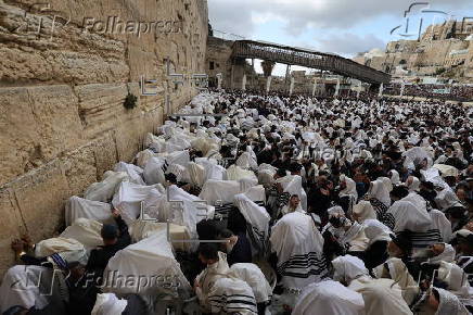 Faithful attend Priestly Blessing prayer during Passover in Jerusalem