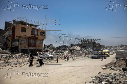 Displaced Palestinians flee their homes in the town of Beit Lahia, north of Gaza City,