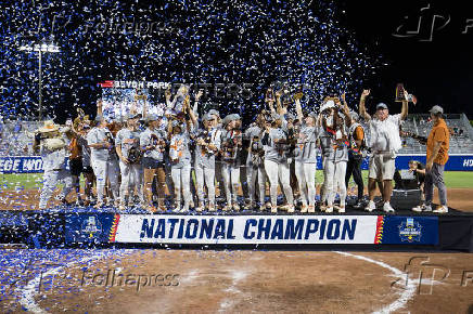 NCAA Softball: CWS Final-Texas vs Texas Tech