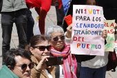 Un puñado de personas asiste al plantón en defensa de la reforma laboral de Petro