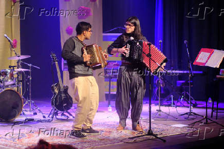 MALUKOS BELEZA ENCANTA COM SHOW INCLUSIVO NO TEATRO DA AMRIGS