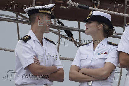 El Juan Sebastián de Elcano, con la princesa Leonor a bordo, pone rumbo a Galicia
