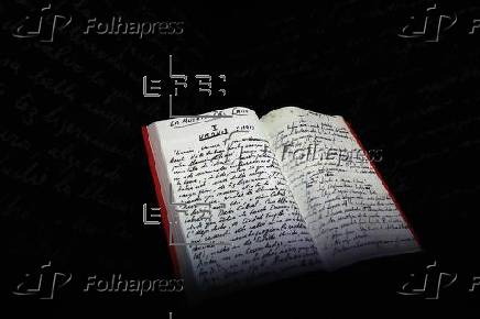 Visitantes a Feria de Libro de Lima exploran el 'método Vargas Llosa' en muestra inmersiva