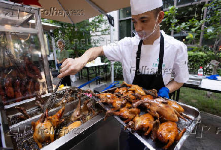 Chinese hotels turn into evening hawkers as weak consumption bites