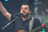 Bruno canta sozinho em festival