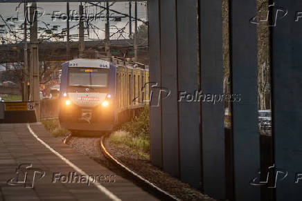 Vista das plataformas da estação de metrô de Esteio
